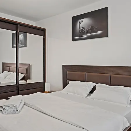 Apartment De Lux Drumul Taberei Bukarest