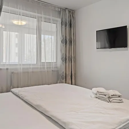 De Lux Drumul Taberei * Βουκουρέστι